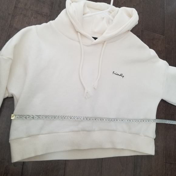 White Cropped Hoodie with Snoopy back Design - Picture 6 of 7